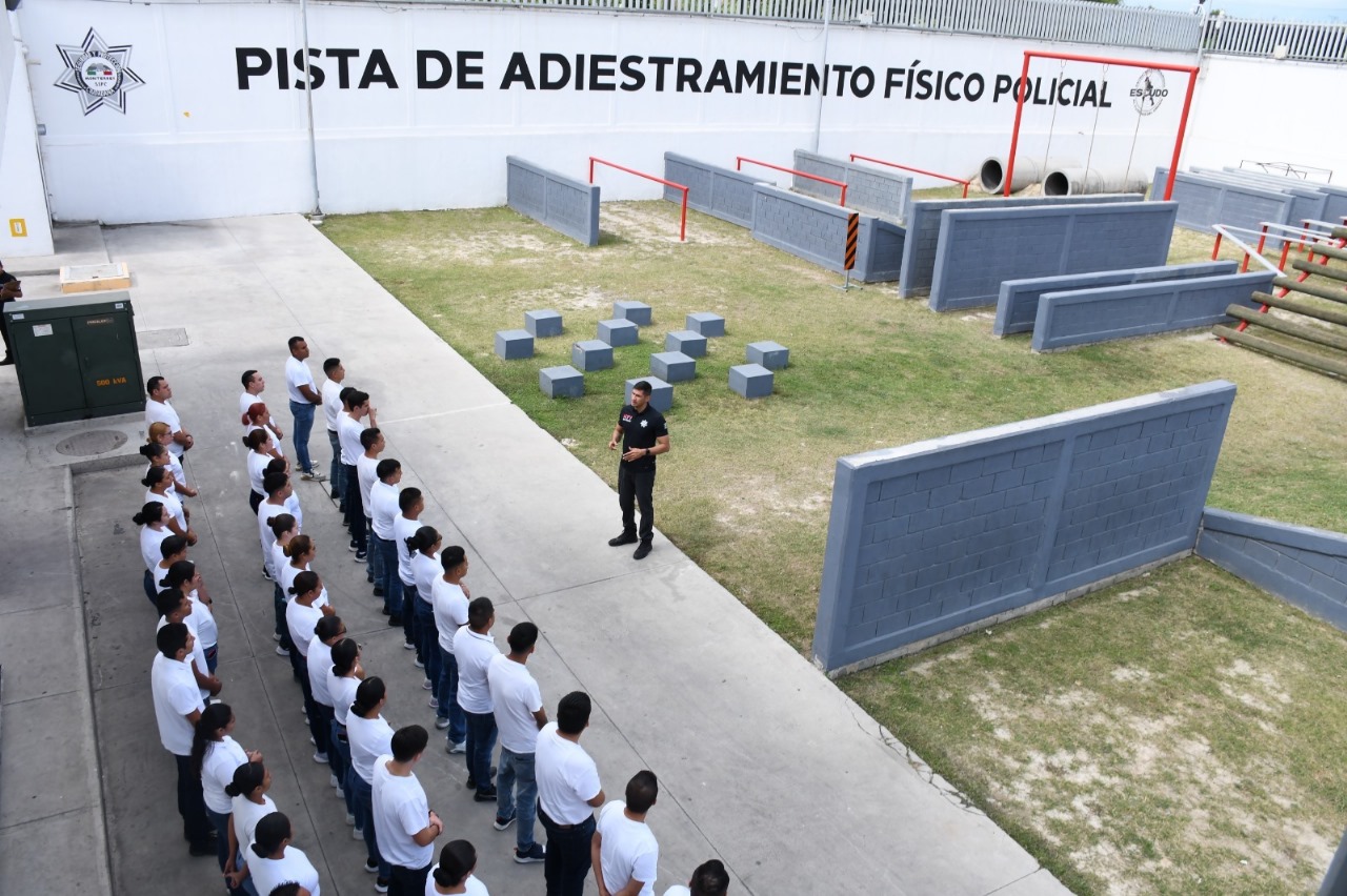 Suman 300 cadetes en la Academia de Policía de Monterrey