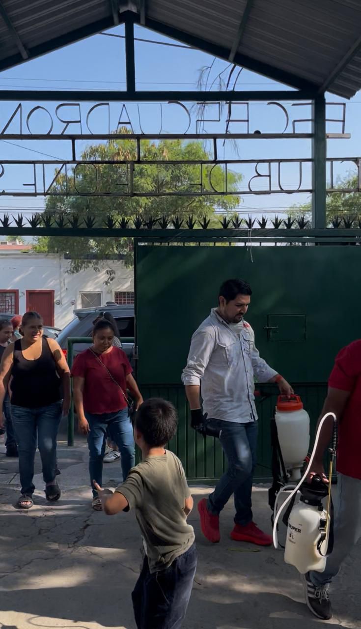 Fernando Aguirre inicia el programa “Fumigación en tu Escuela”