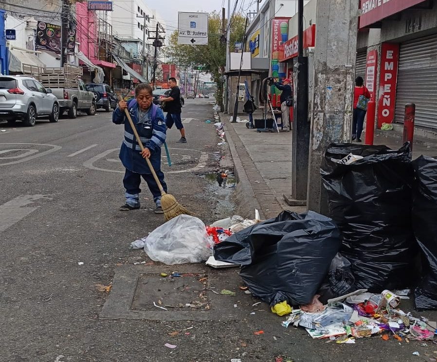 Recolecta Municipio de Monterrey grandes cantidades de basura del primer cuadro