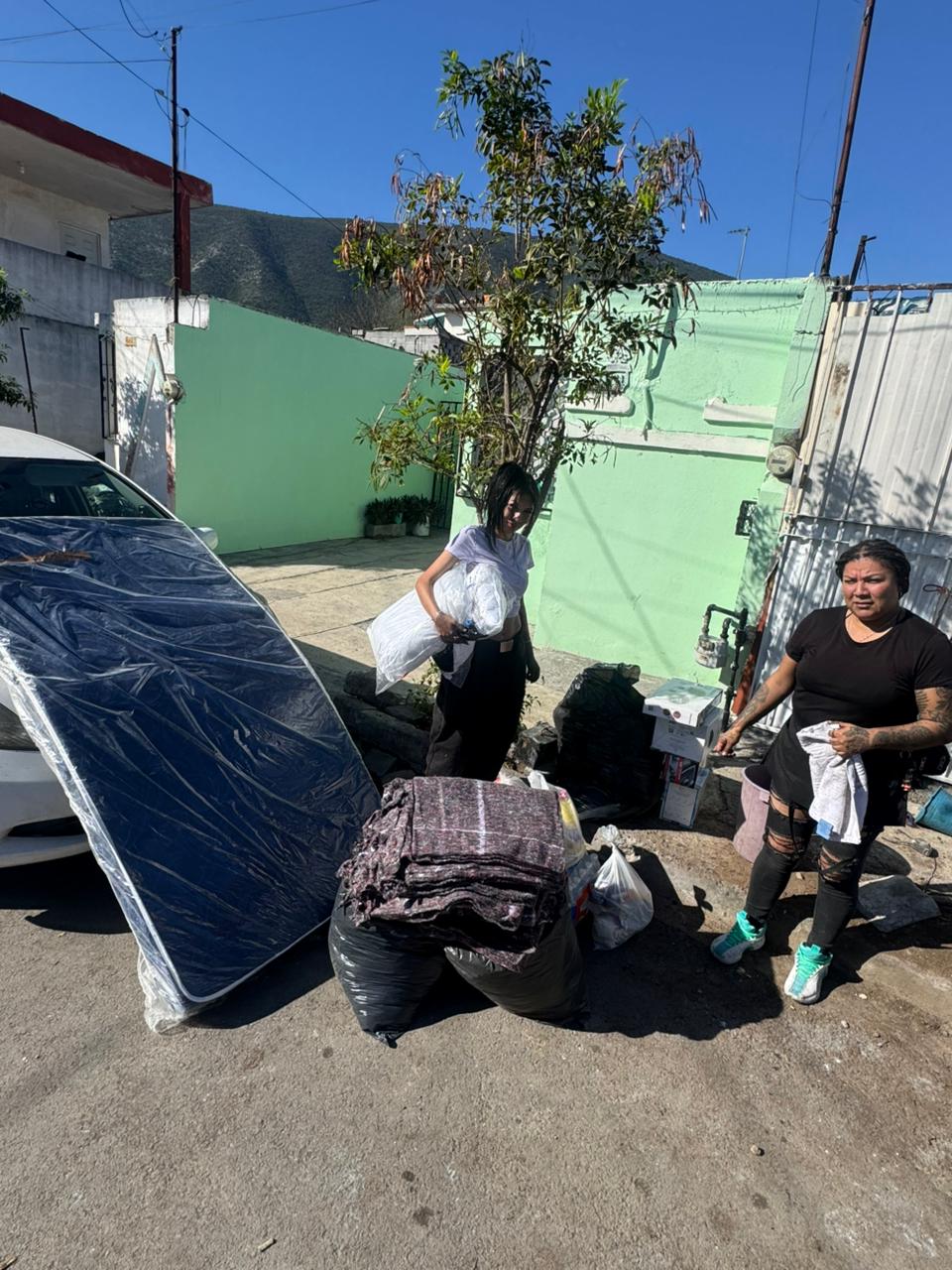 DIF Escobedo brinda apoyo a familia afectada por incendio en la colonia Girasoles 3